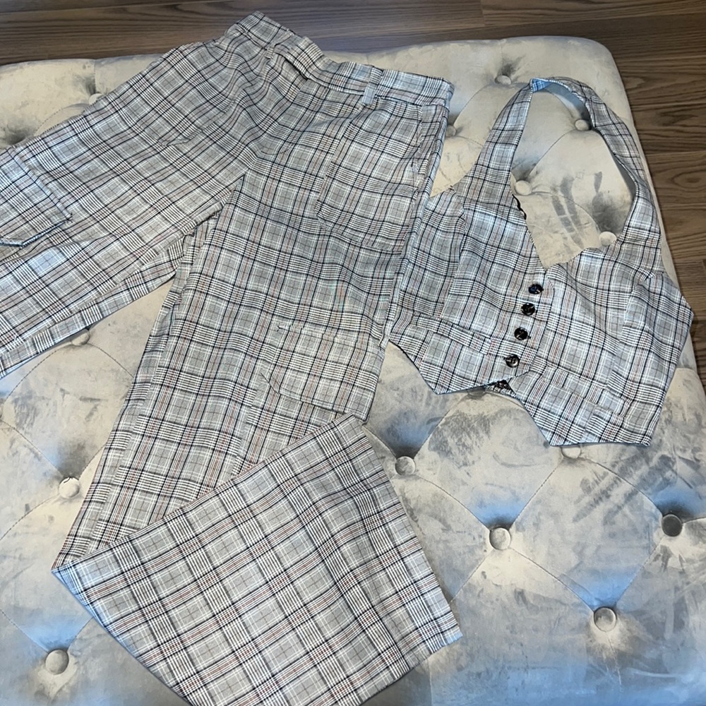 Two piece set - Picture 2 of 5